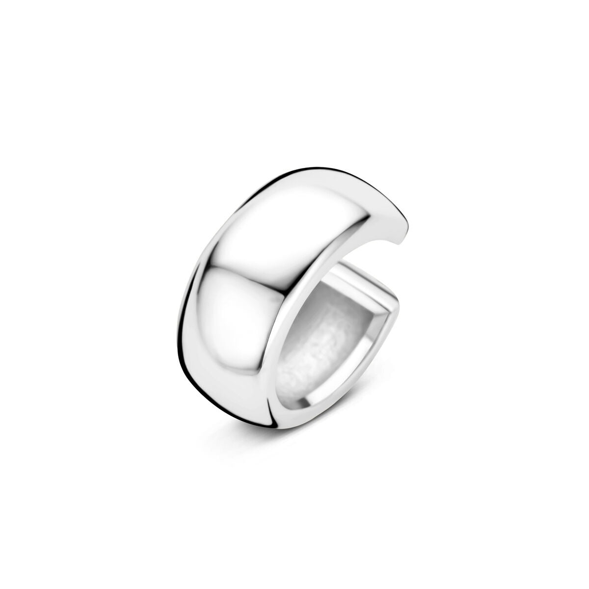 Zilveren ear cuff met een gladde, ronde afwerking en een open ontwerp.