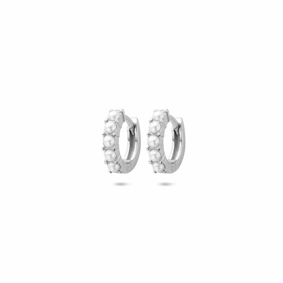 Gerhodineerde zilveren klapoorringen met witte parels, diameter 10,5 mm.