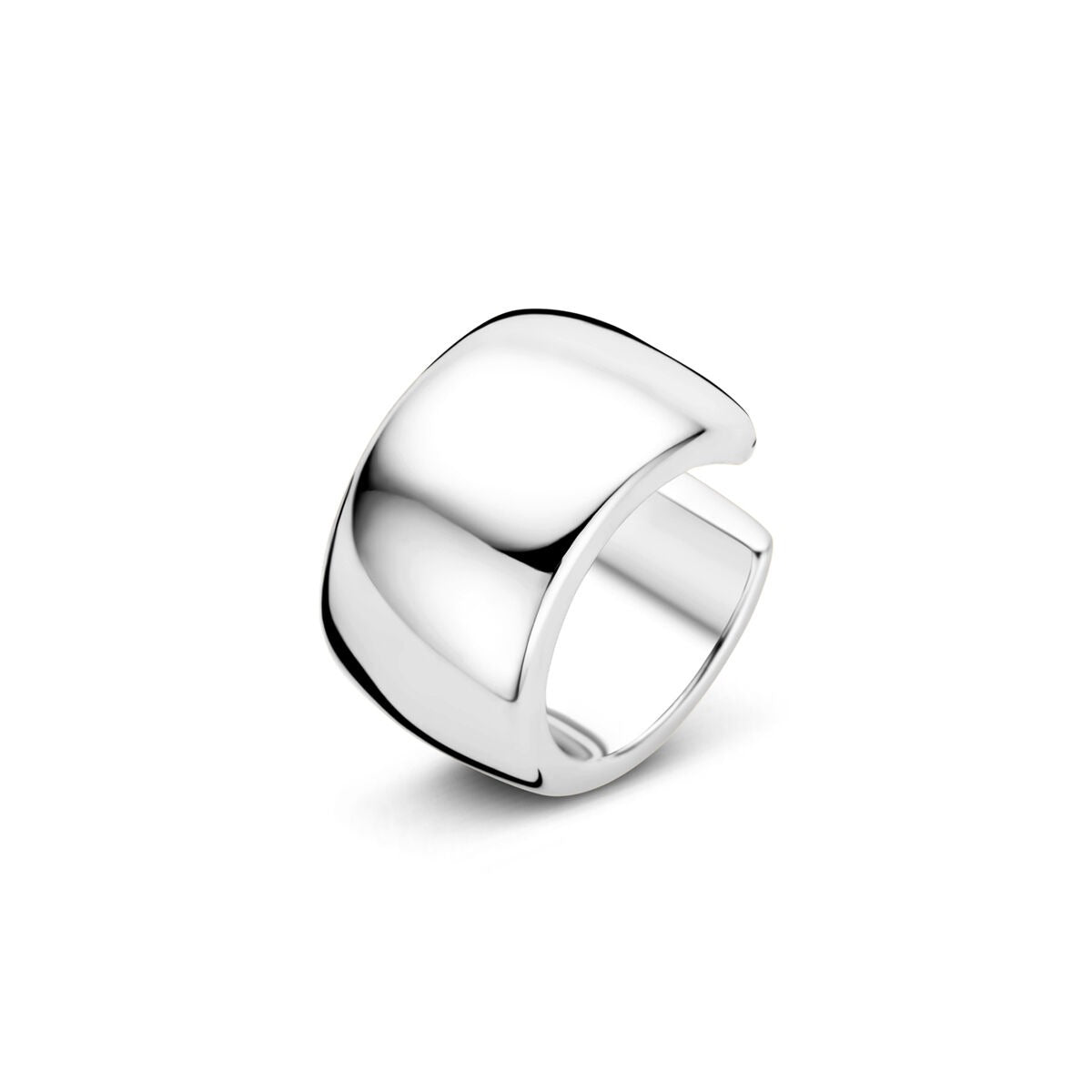 Zilveren ear cuff met een gladde, gebogen afwerking en een open ontwerp.
