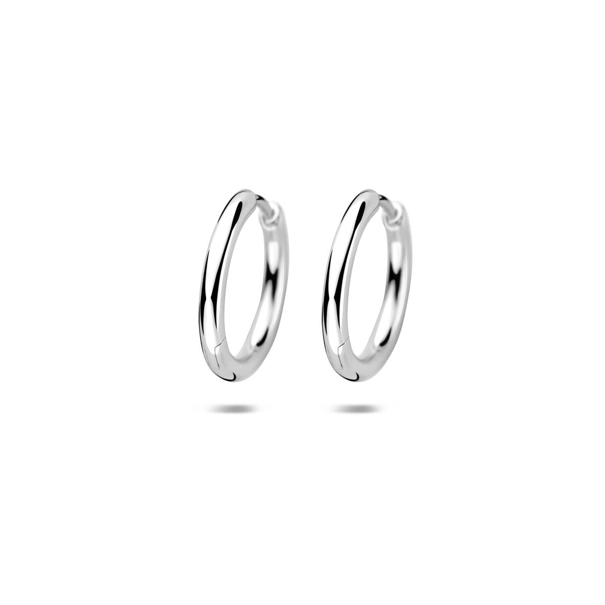 Gerhodineerde zilveren klapoorringen met een buisdikte van 2 mm, glanzende afwerking.
