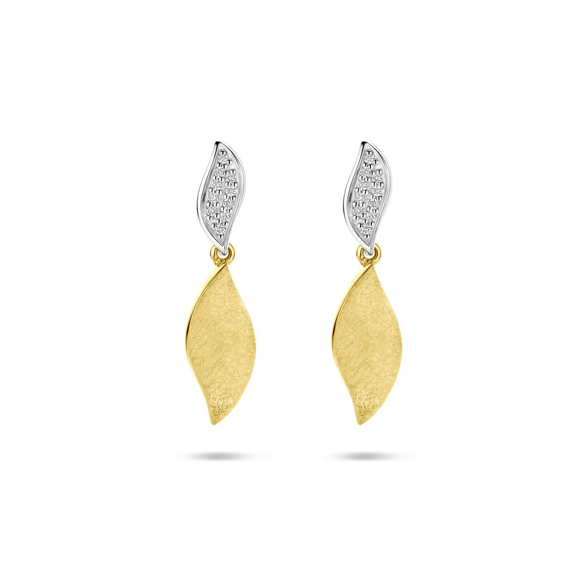 Bicolor gouden oorhangers met een matte afwerking en een glanzend deel, versierd met diamanten van 0.06 ct.