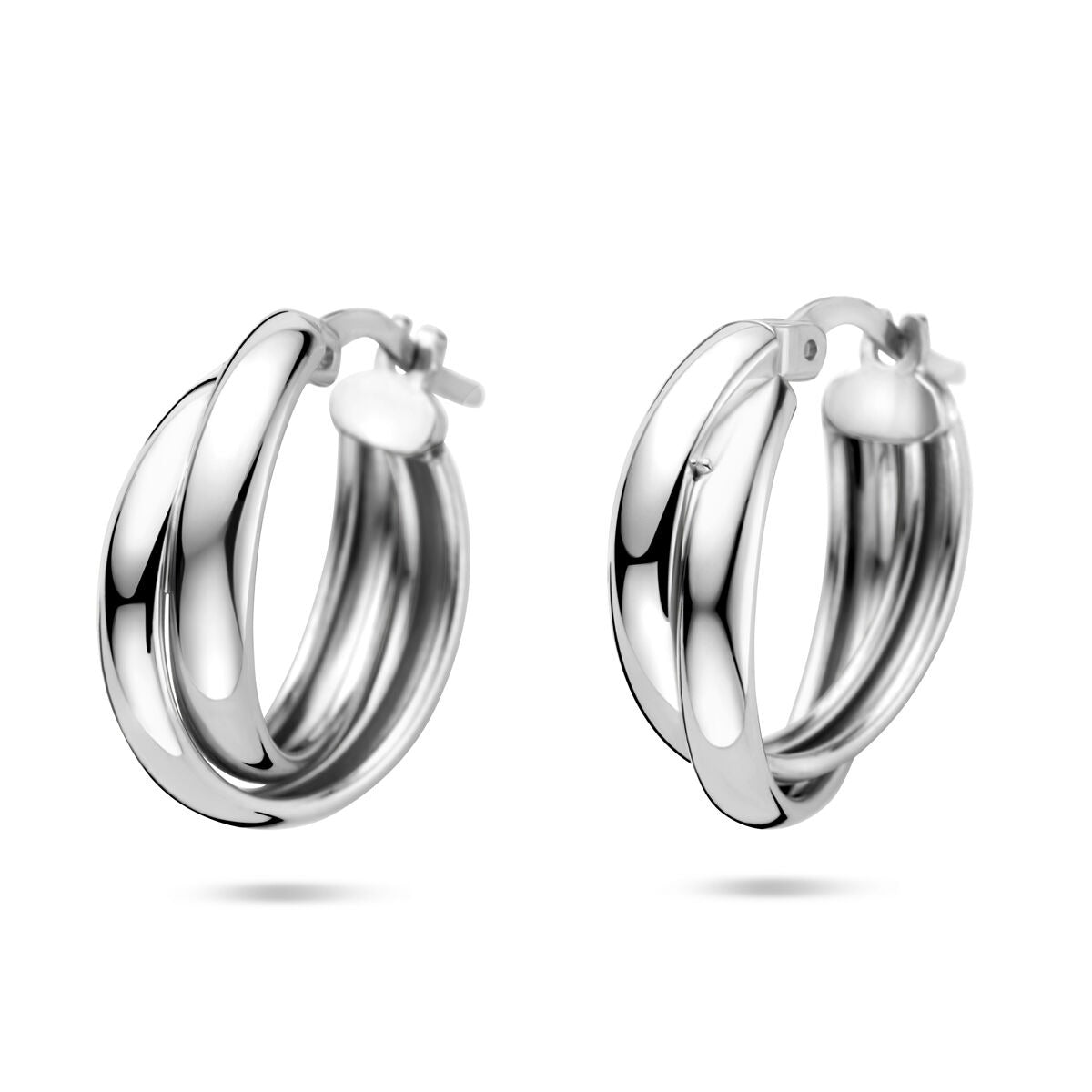 Zilveren oorringen van gerhodineerd 925 zilver met een gedraaide vorm, 19,5x6,5 mm.