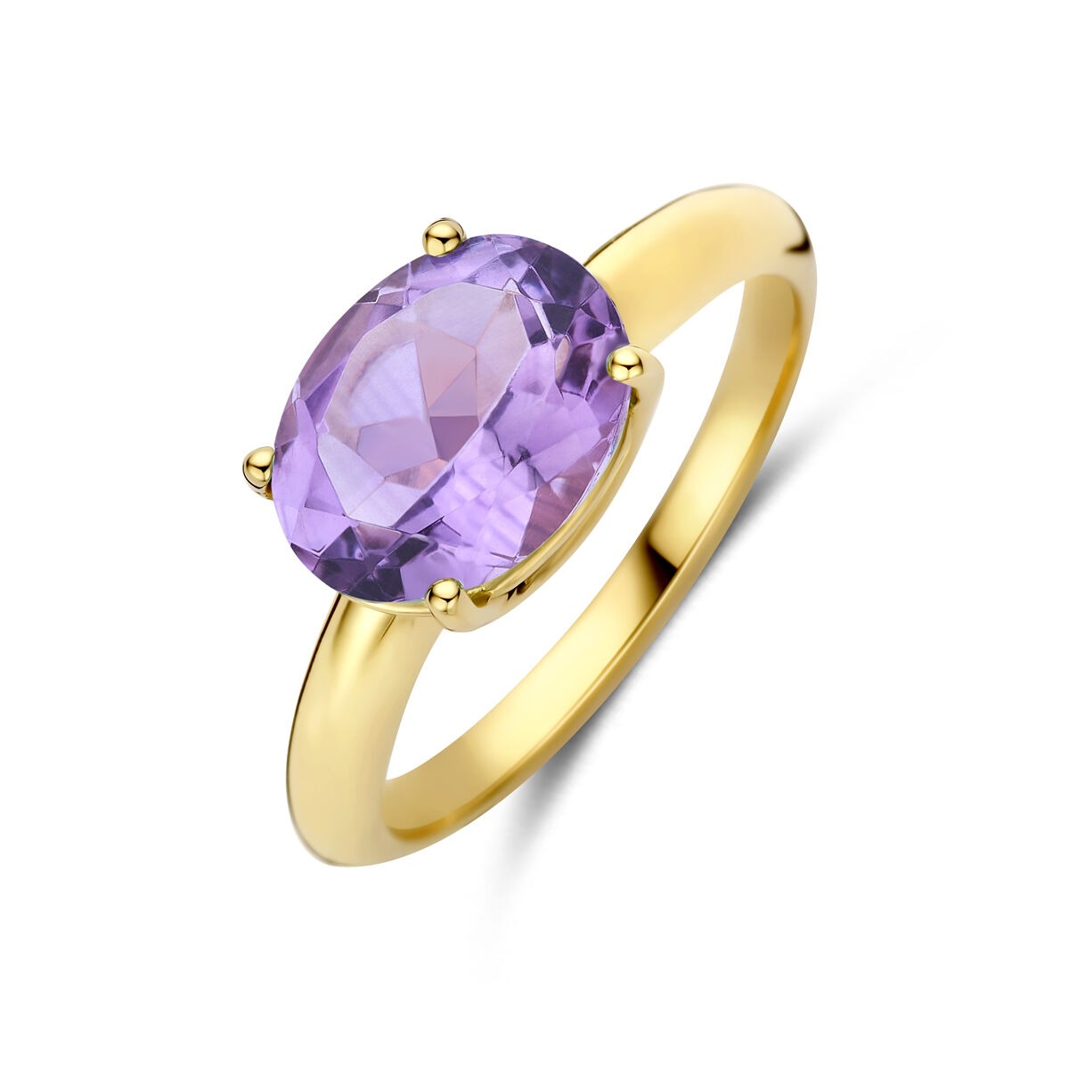 Geelgouden ring met een ovale amethist, gezet in vier klauwen.