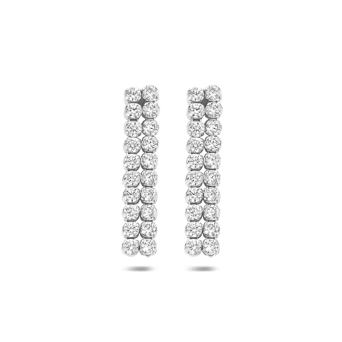 Gerhodineerde 925 zilveren oorhangers met een rij van zirkonia steentjes, 24 x 5 mm.