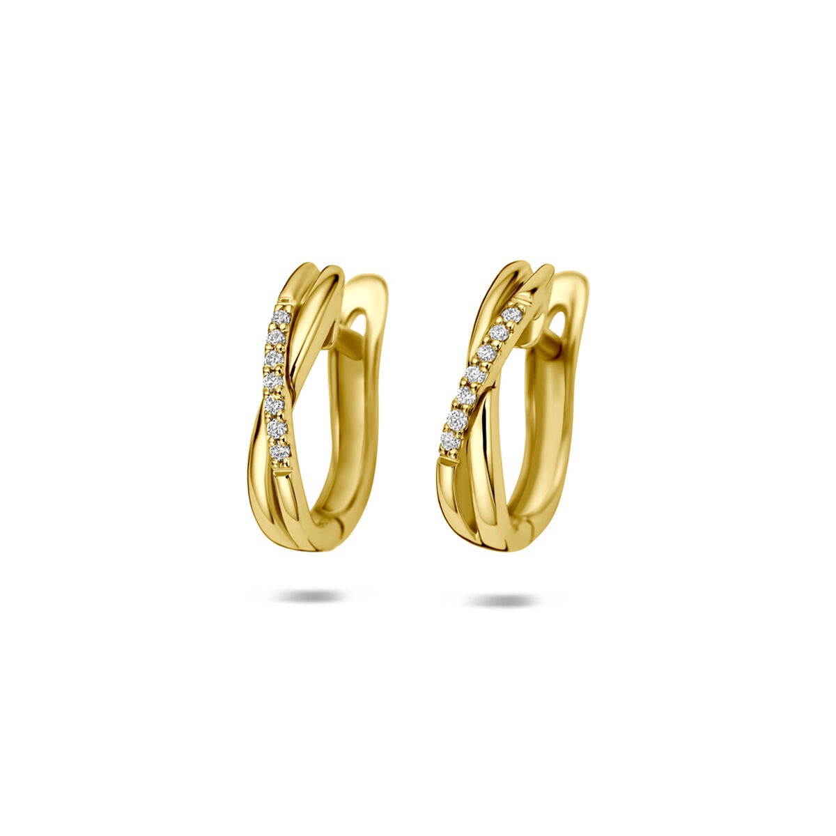 Geelgouden klapoorringen met een golvende vorm en lab grown diamanten in een rij aan de voorkant.