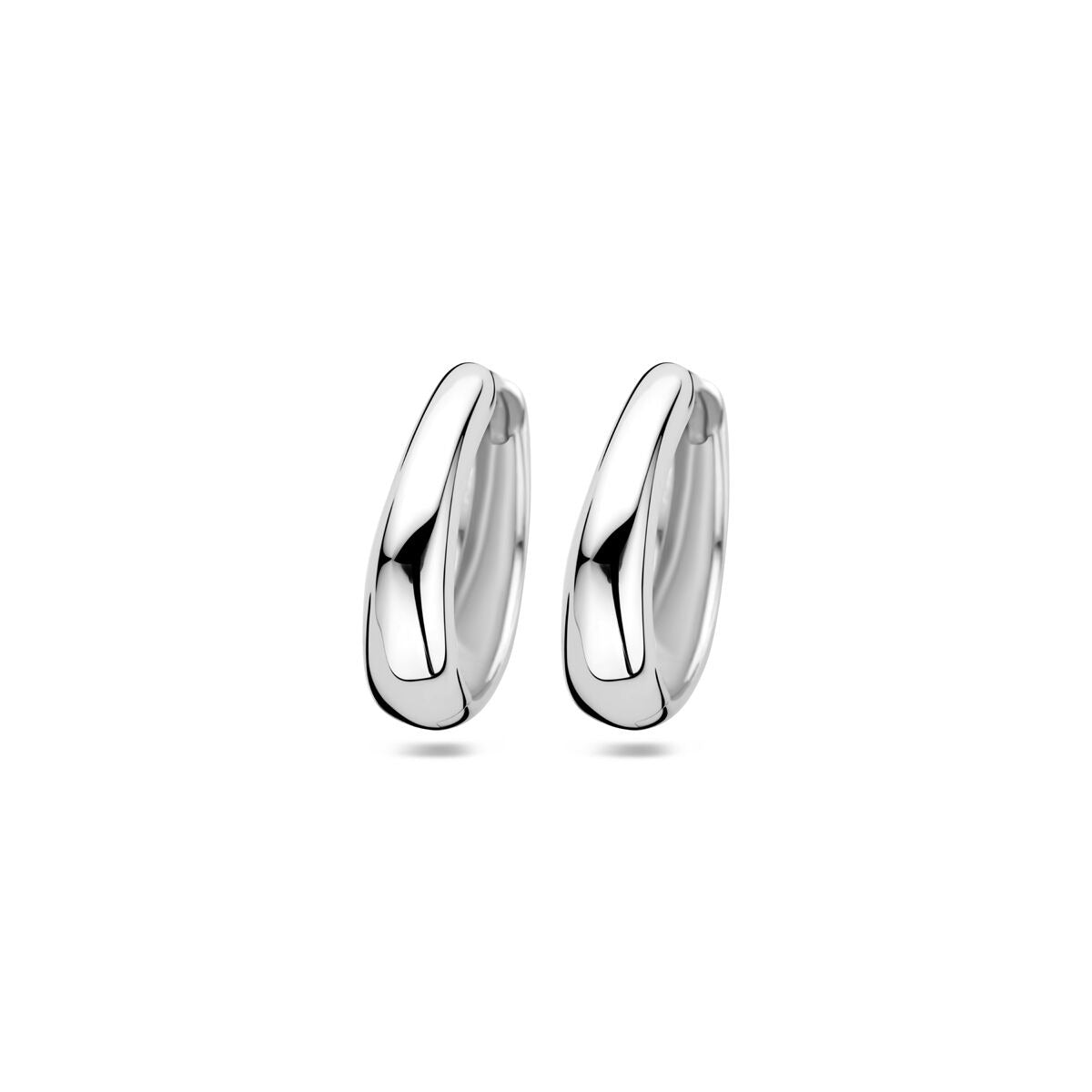Zilveren oorringen van gerhodineerd 925 zilver met een gladde, ronde vorm van 16,5 mm.