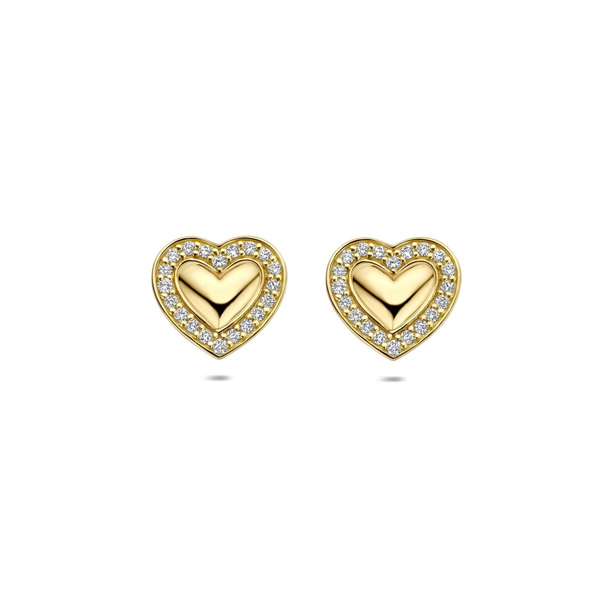 Geelgouden hart oorknoppen met een lab grown diamant en een omlijsting van kleine steentjes.