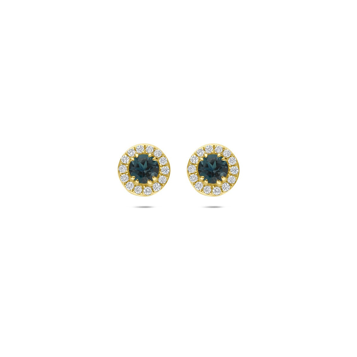 Geelgouden oorknoppen met een London blue topaas in het midden, omringd door lab grown diamanten.