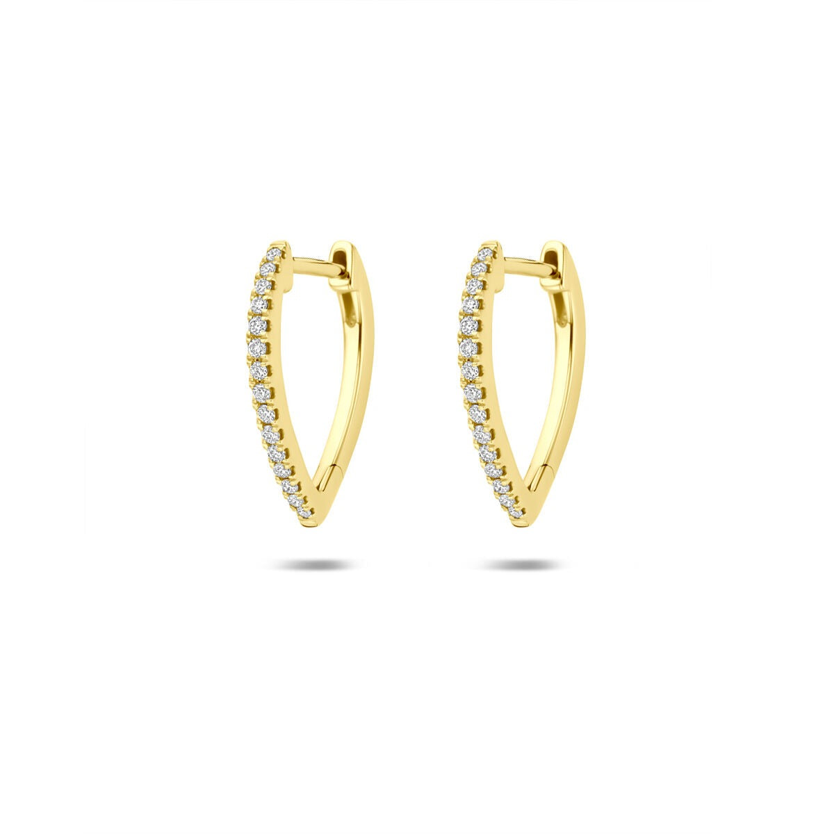 Klapoorringen van 14K geelgoud met lab grown diamanten van 0.12ct (2x 0.06ct) in een moderne, spitse vorm.