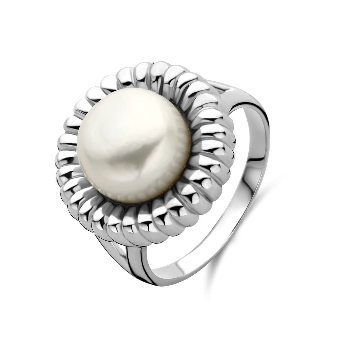 Gerhodineerde zilveren ring met een grote ronde parel in een golvende zetting.