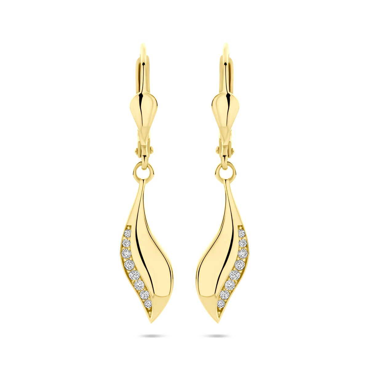Geelgouden oorhangers in golvende vorm met zirkonia, 32 mm hoog.