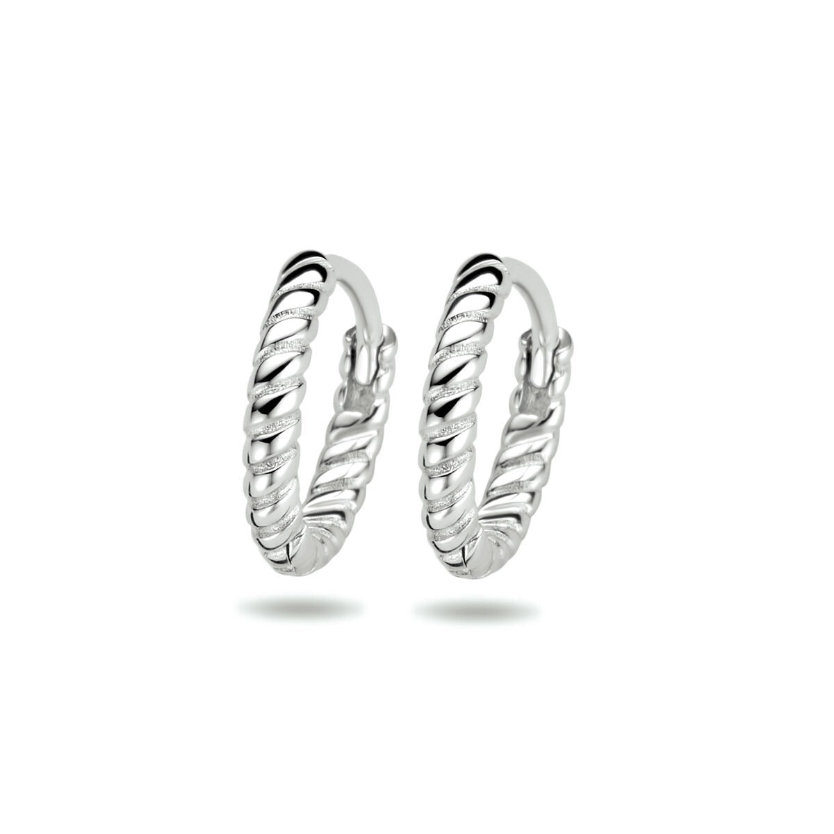 Zilveren klapoorringen van gerhodineerd 925 zilver met een gedraaid design van 11 mm.