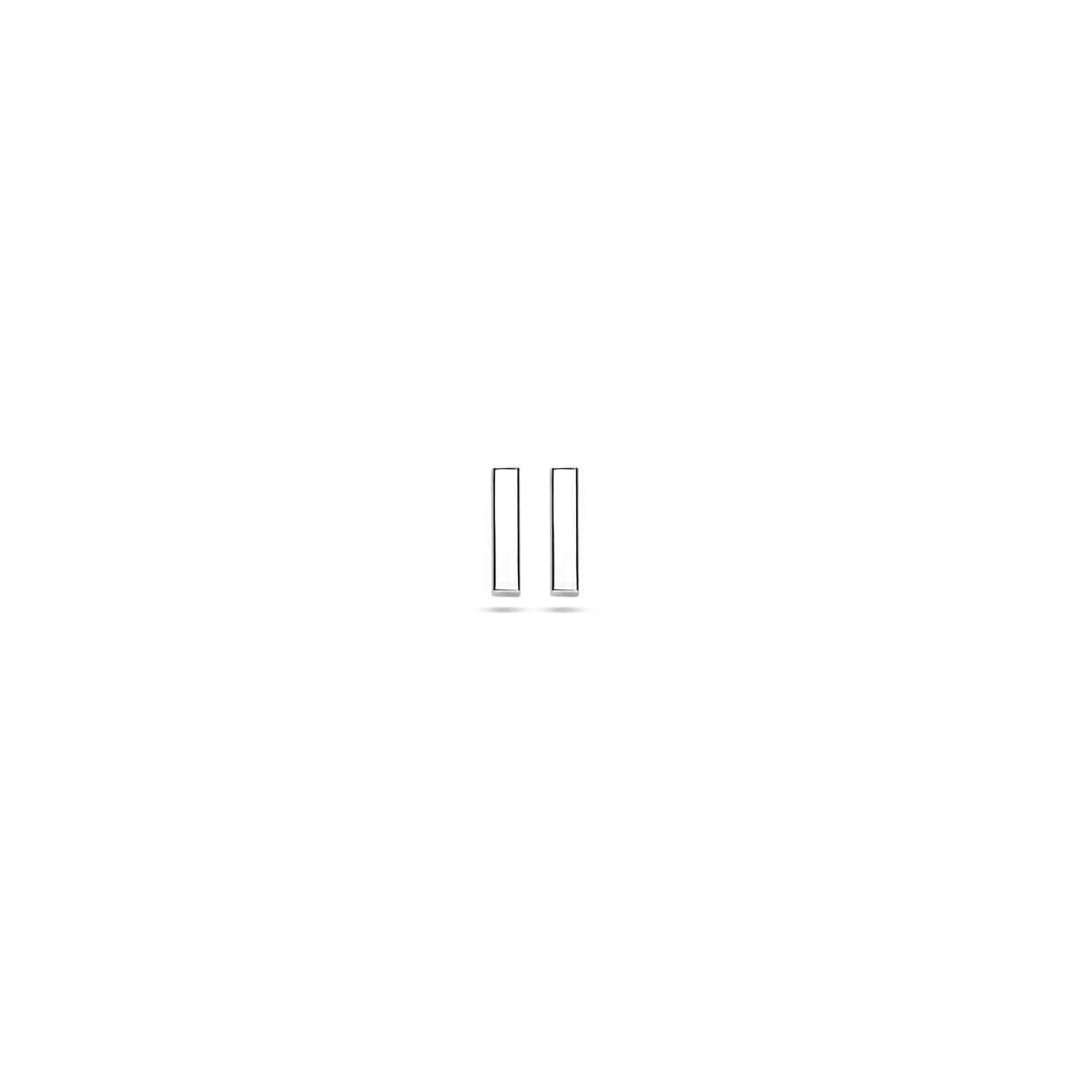 Zilveren oorknoppen met een staafvormig en minimalistisch design.