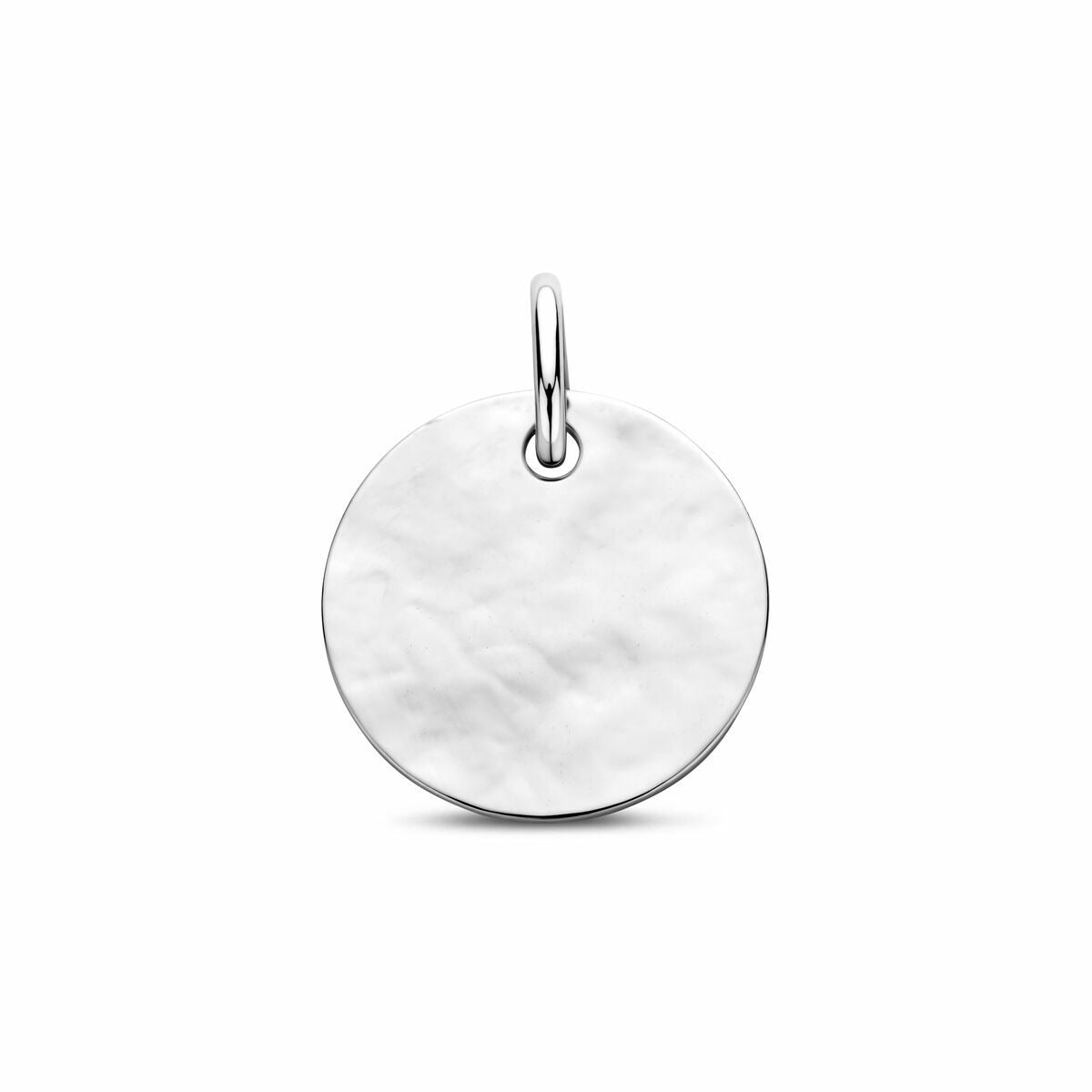 Zilveren graveerhanger van 925 gerhodineerd met een ronde, lichtgehamerde afwerking van 12 mm.