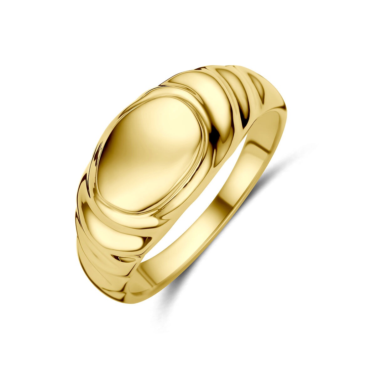 Geelgouden graveerring met een gladde, ovale bovenkant en golvende details aan de zijkanten.