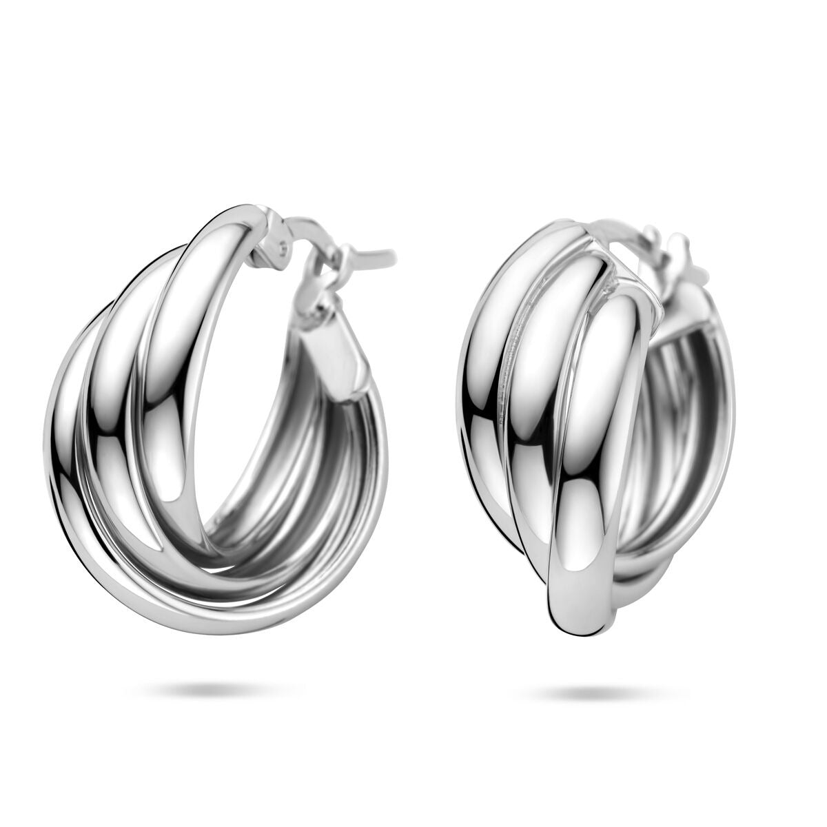 Zilveren oorringen van gerhodineerd 925 zilver met een gedraaide, glanzende afwerking, 21x9 mm.
