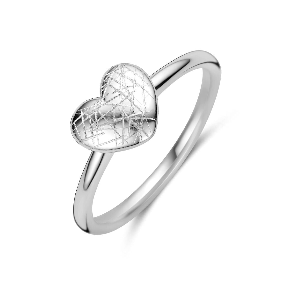 Gerhodineerde 925 zilveren ring met een hartvormige bovenkant en een strakke, glanzende afwerking.