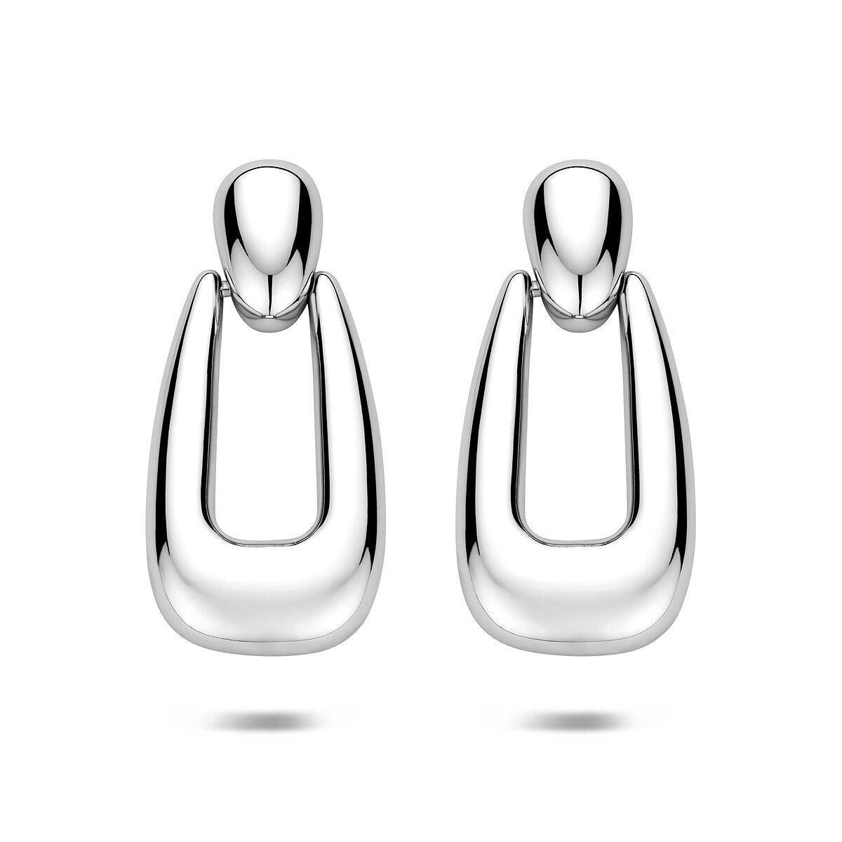 Zilveren gerhodineerde oorhangers met een elegante, langwerpige vorm en glanzende afwerking.