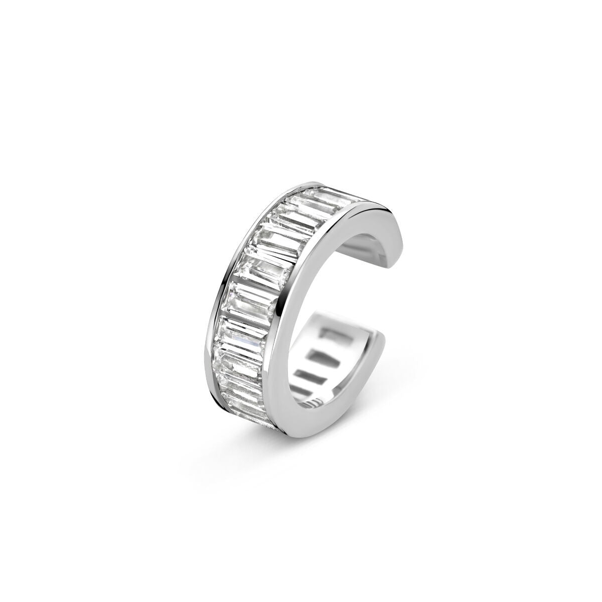Zilveren ear cuff van gerhodineerd 925 zilver met rechte zirkonia stenen in een rij.