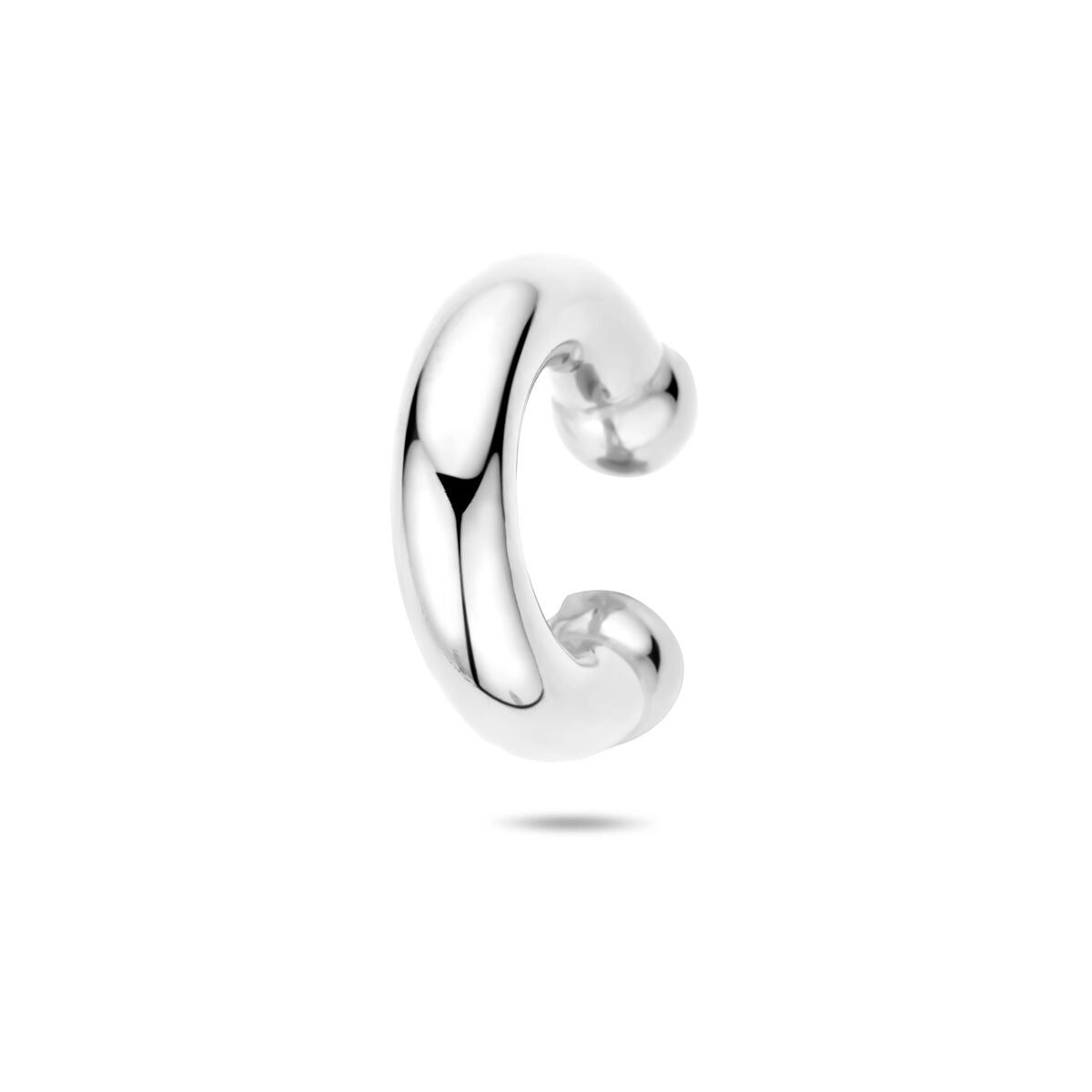 Gerhodineerde 925 zilveren ear cuff met een gladde, glanzende afwerking en een breedte van 20 mm.