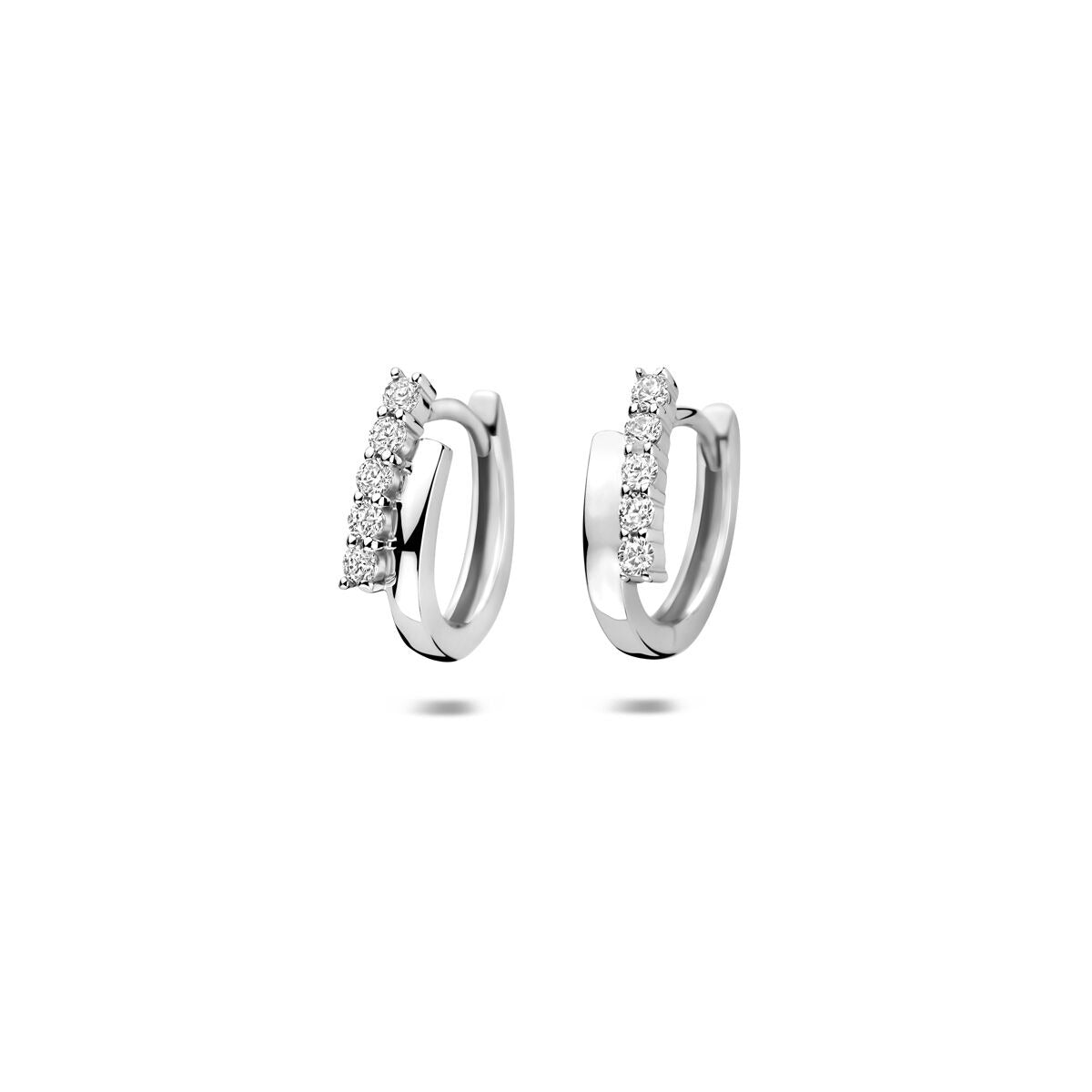 Zilveren klapoorringen van gerhodineerd 925 zilver met een rijtje zirkonia steentjes, 13 mm.