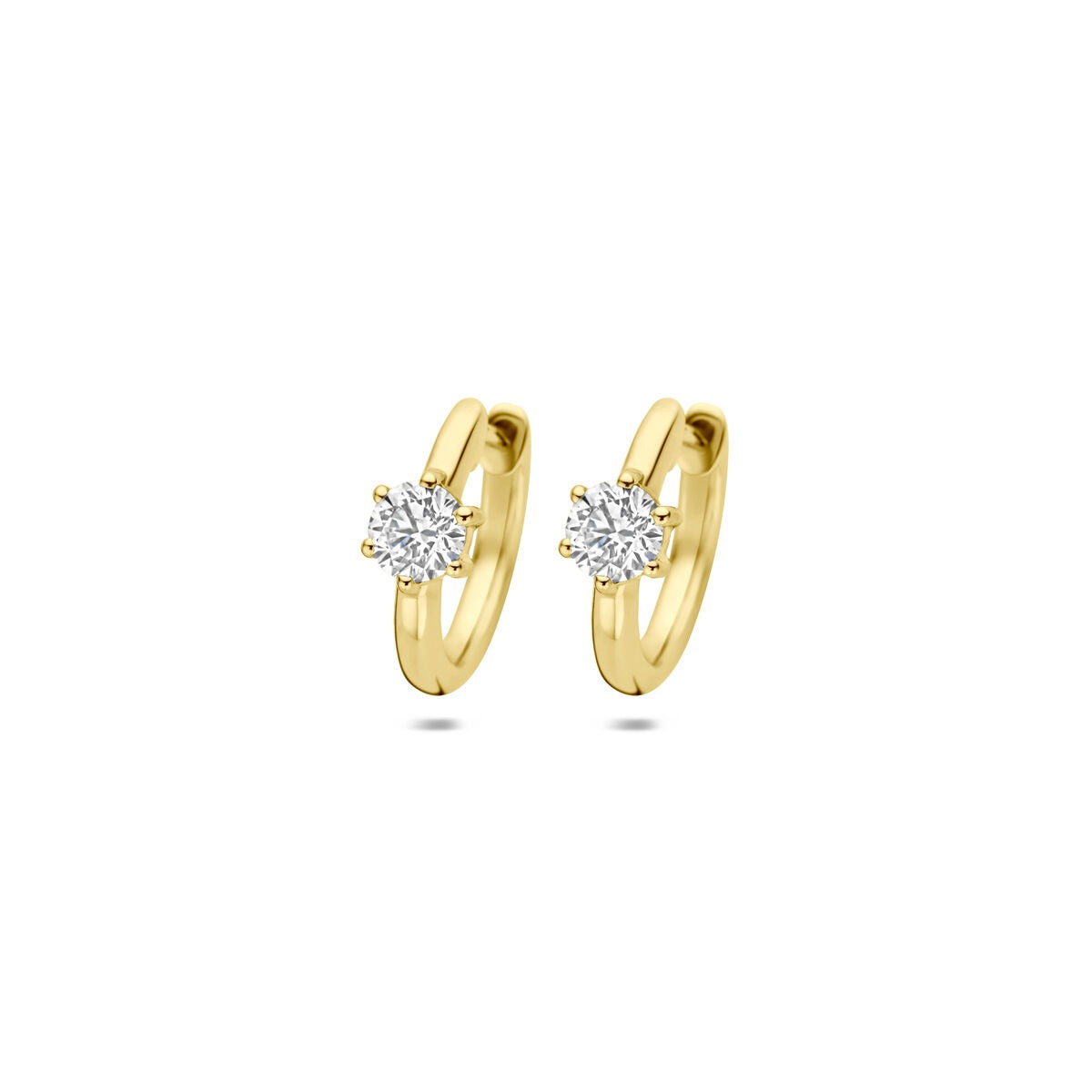 14k gouden oorringen met een lab grown diamant in een ronde zetting.