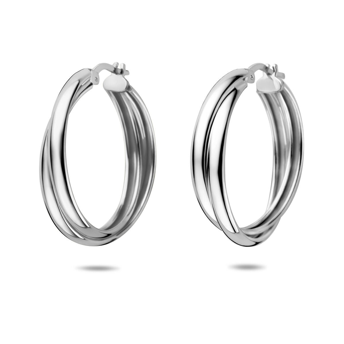Gerhodineerde 925 zilveren oorringen met een dubbele ringstructuur en een glanzende afwerking.