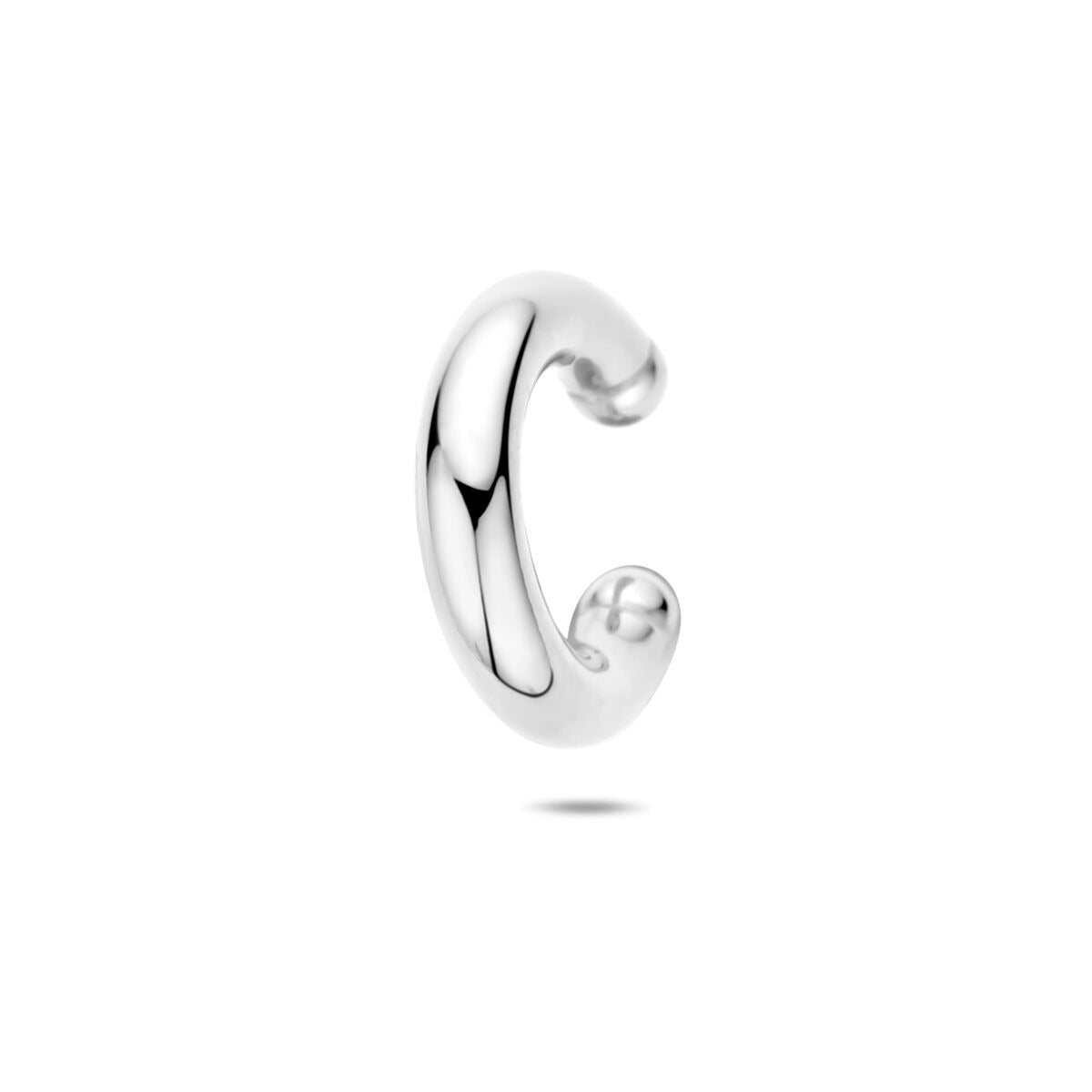 Gerhodineerde 925 zilveren ear cuff met een gladde, glanzende afwerking en een unieke, gebogen vorm.