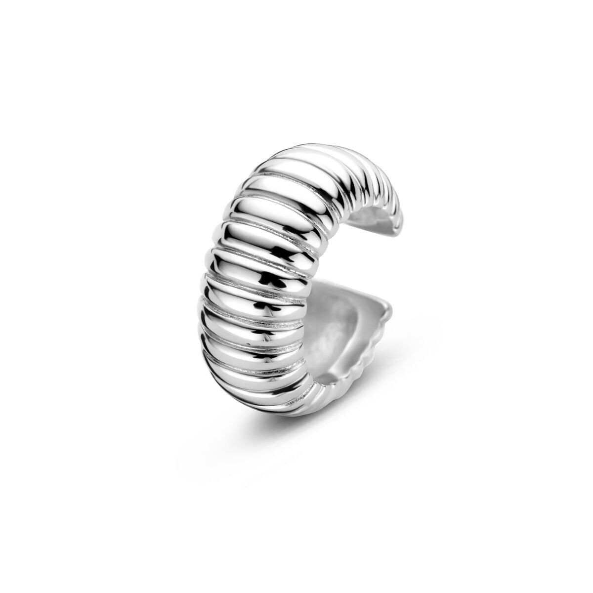 Gerhodineerde zilveren ear cuff met een golvende, geribbelde structuur.