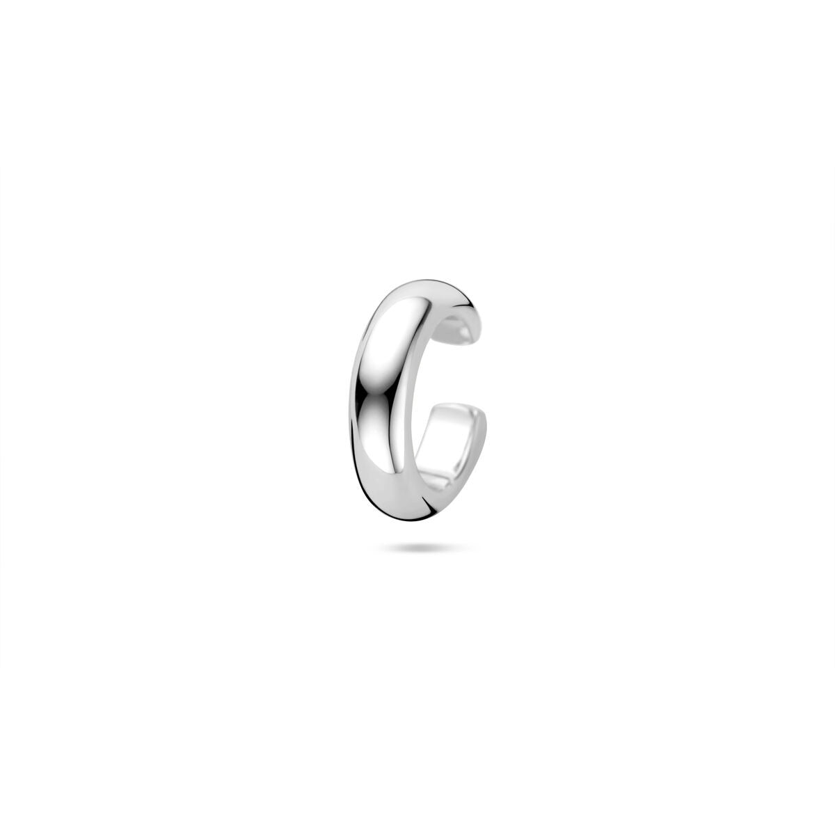 Gerhodineerde zilveren ear cuff met een gladde afwerking, afmetingen 12,5 x 3,5 mm.