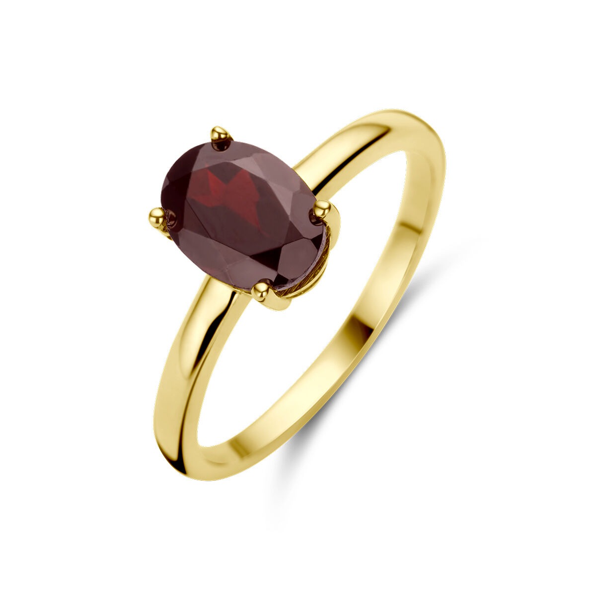Een 14K geelgouden ring granaat van Van der Kooij Collectie met een ovaal geslepen, dieprode granaat in vierpootzetting, getoond tegen een witte achtergrond.