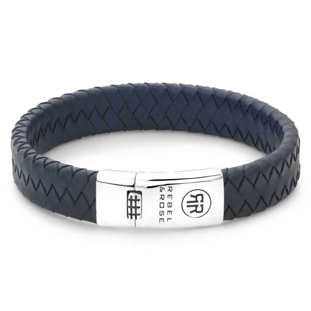 Zwarte gevlochten armband van 925 zilver met een sluiting van gepolijst zilver.