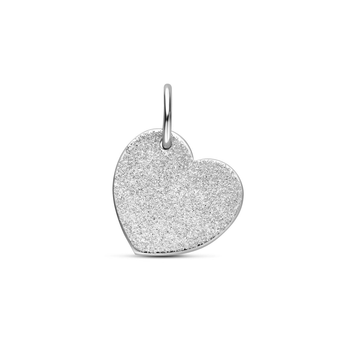 Zilveren hartvormige graveerhanger van gerhodineerd 925 zilver met een glanzende afwerking.