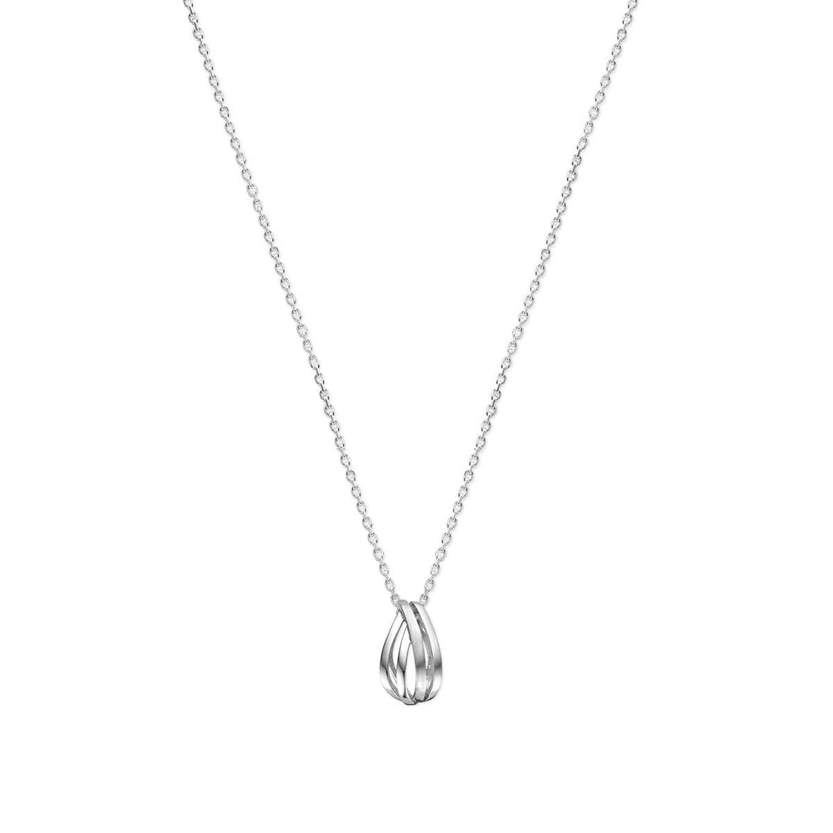 Zilveren gerhodineerde ketting met een druppelvormige hanger.