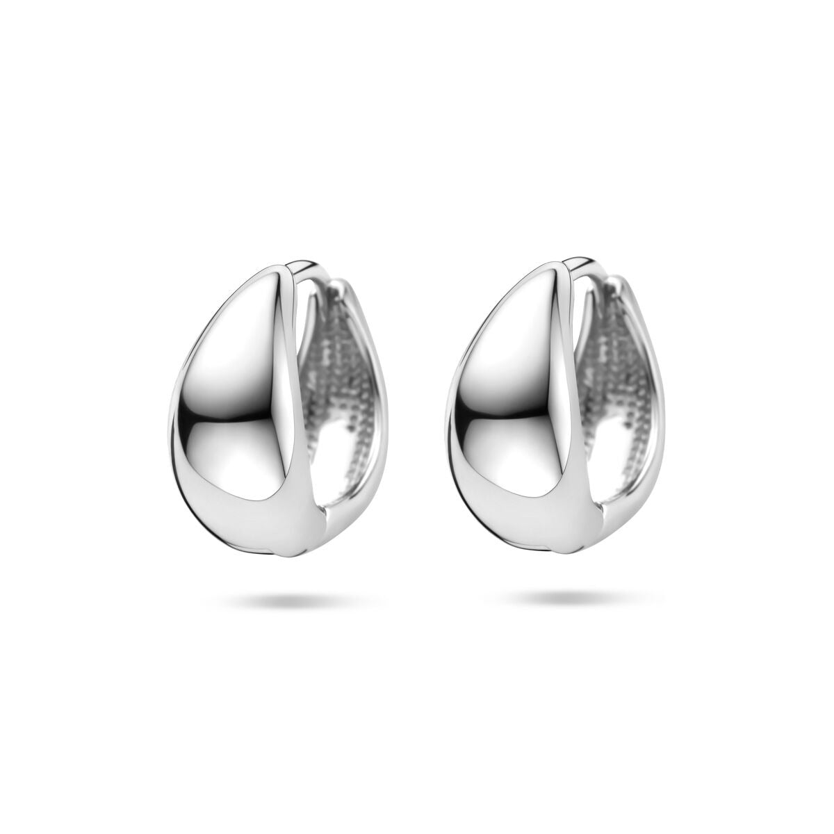 Zilveren dames oorringen in druppelvorm met een glanzende afwerking, 15x7mm.