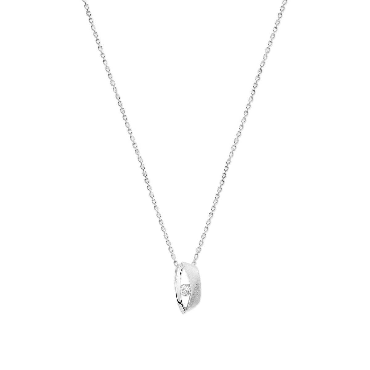Zilveren gerhodineerde ketting met een glanzende hanger en zirkonia-steentje.