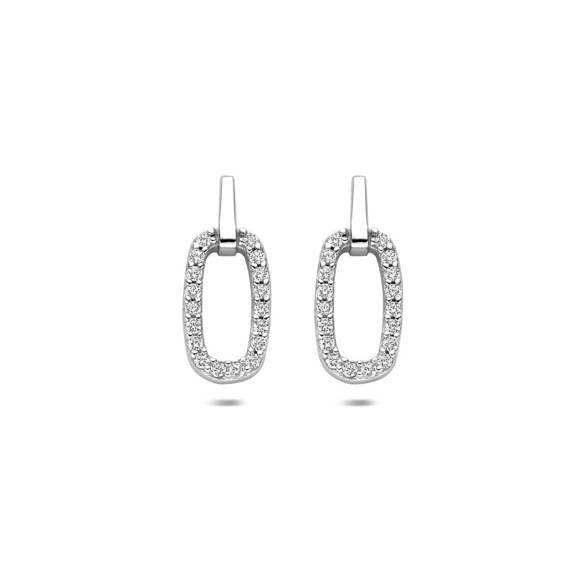 Zilveren oorknoppen in een ovale vorm met zirkonia-steentjes, 16,5 mm lang.