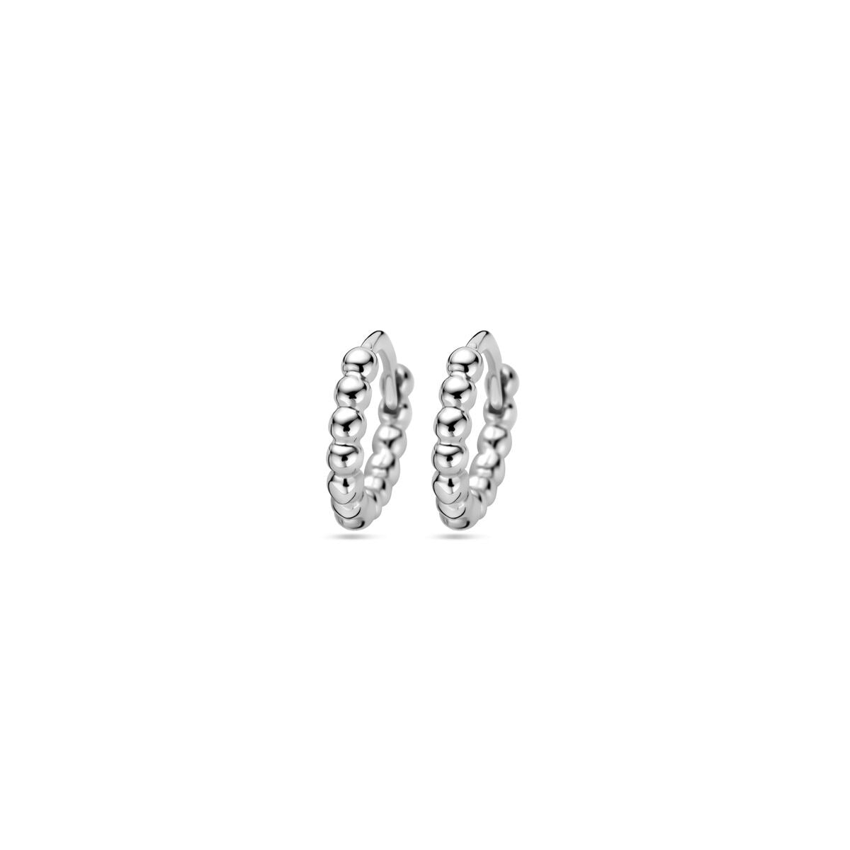 Zilveren klapoorringen met een poli afwerking en gerhodineerde 925 sterling zilver, met een bolle structuur.