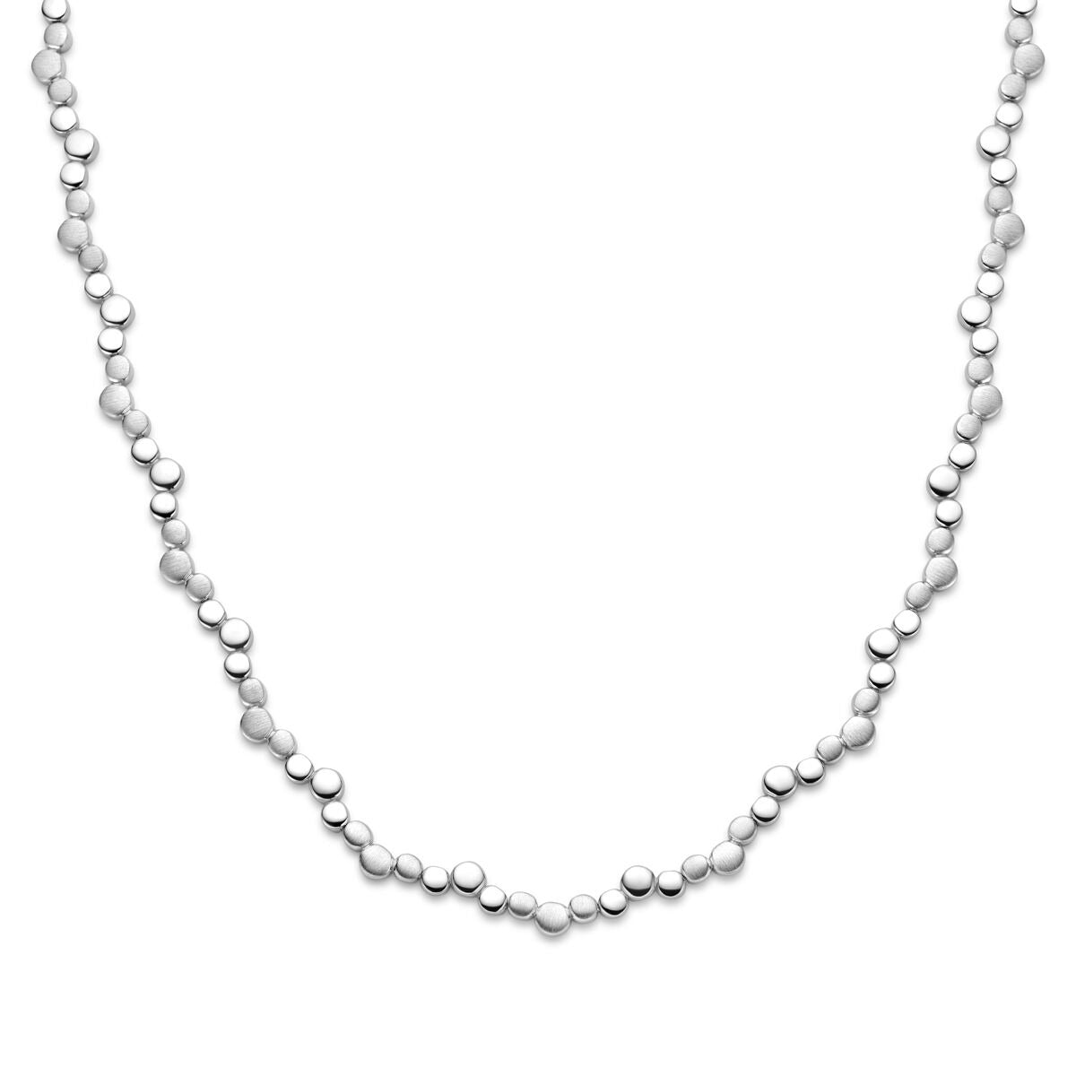 Zilveren ketting van gerhodineerd 925 zilver met hartjes, 7,5 mm breed en 45 cm lang.