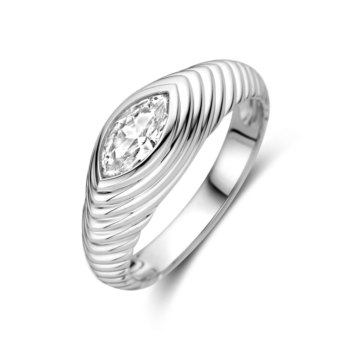 Zilveren damesring van gerhodineerd 925 zilver met markies zirkonia, 7 mm breed en een golvende structuur.