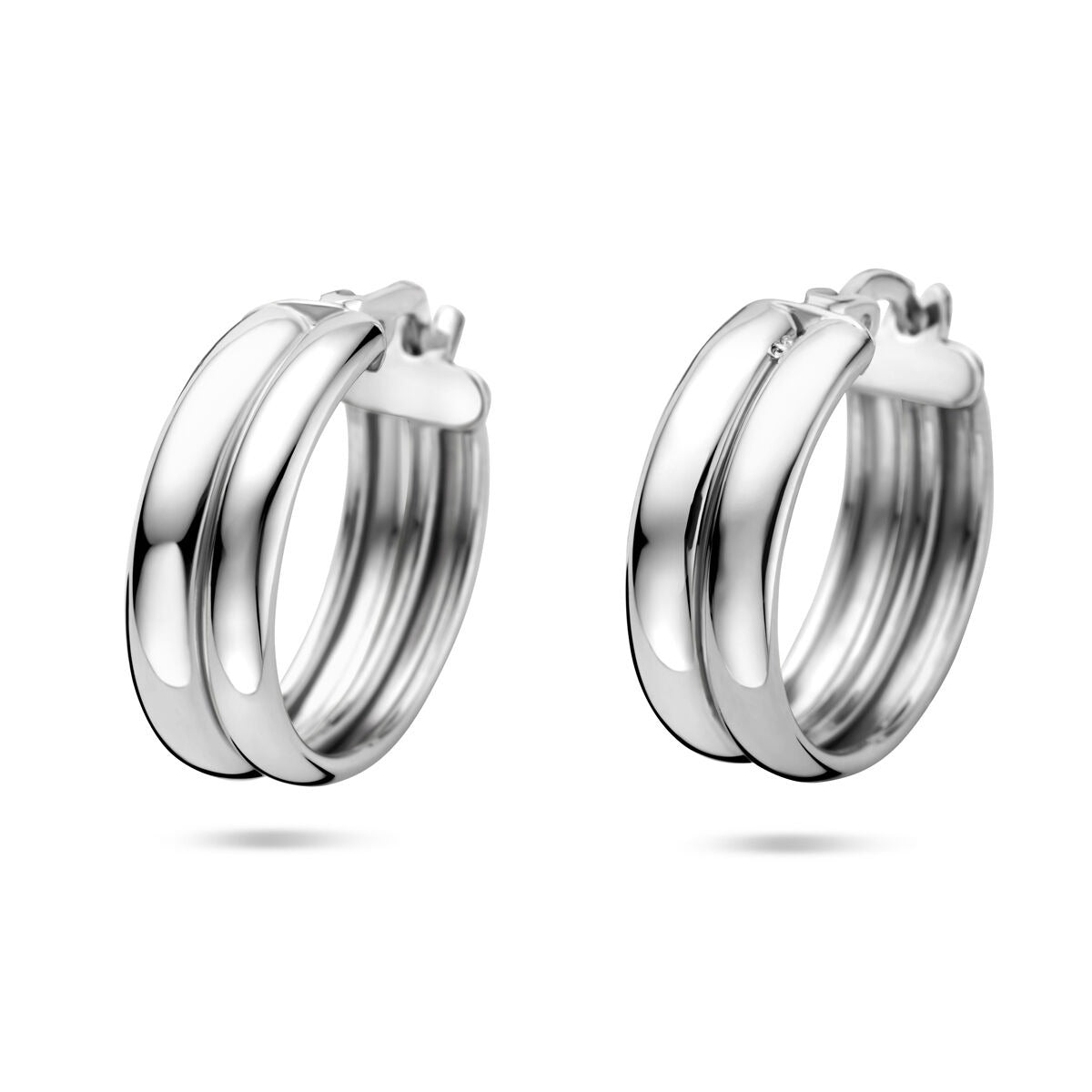 Zilveren oorringen van gerhodineerd 925 zilver met een afmeting van 18x6 mm en een glanzende afwerking.