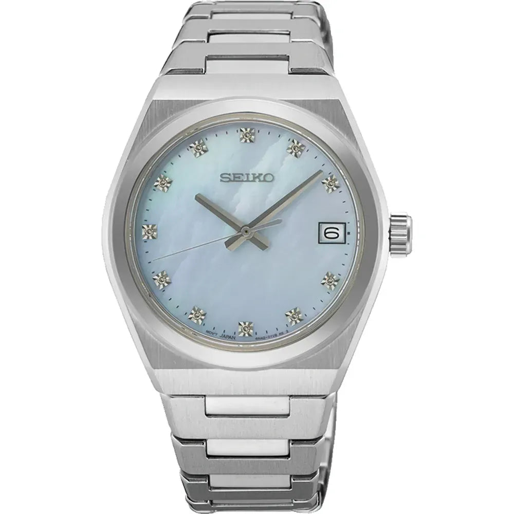 Zilveren dames horloge met een lichtblauwe parelmoeren wijzerplaat en stervormige indexen.