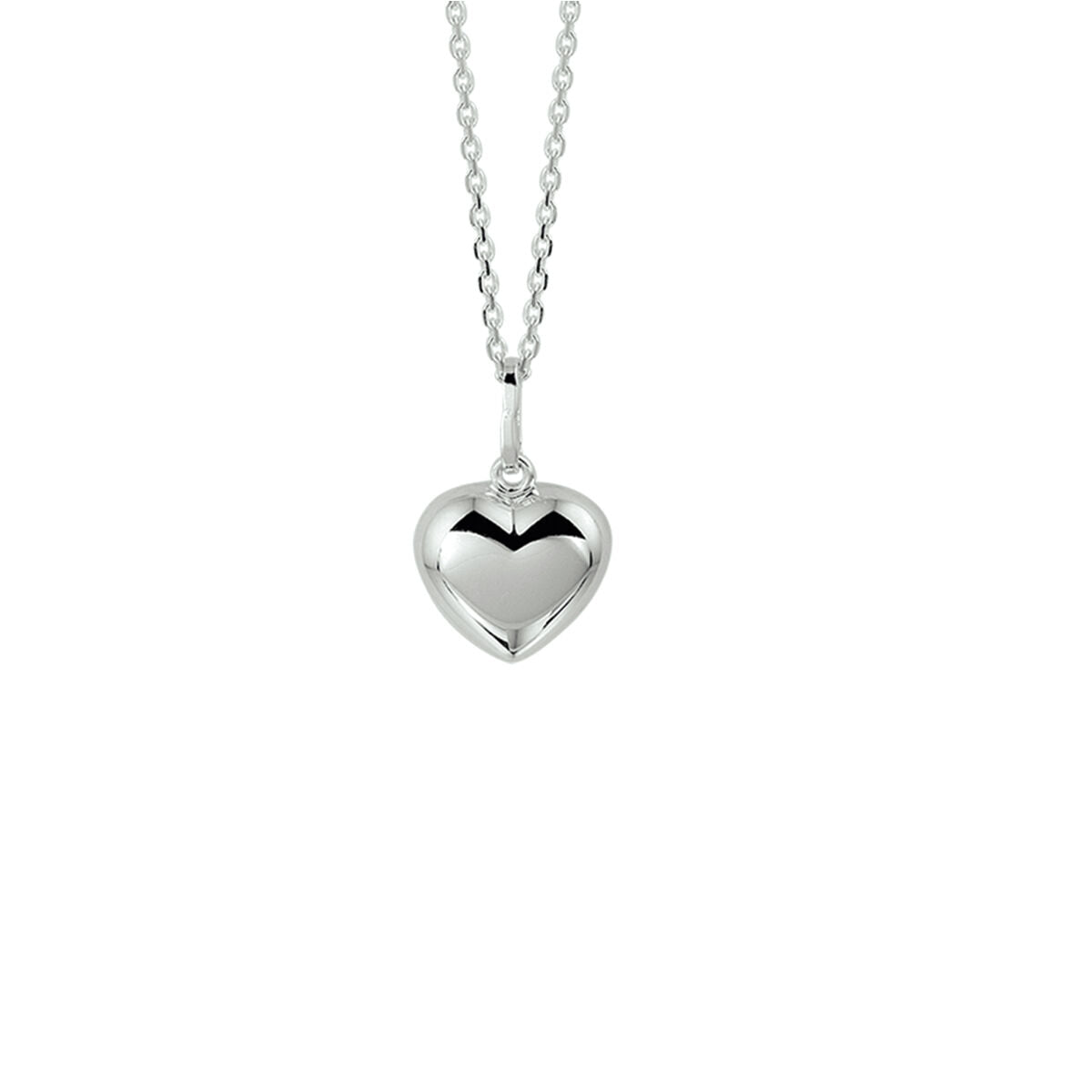 Zilveren ketting met een hartvormige hanger en anker schakels.
