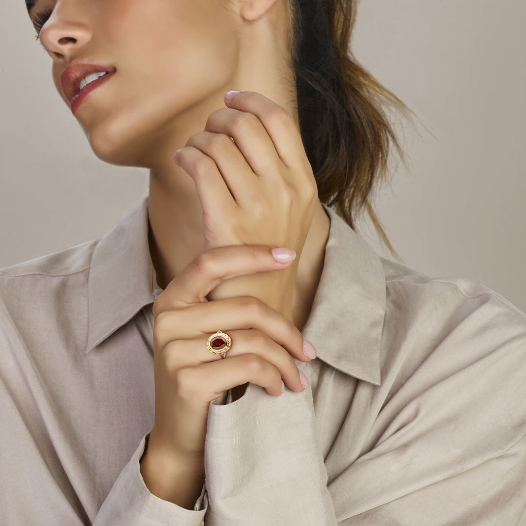 Gouden Ring 14k met Granaat – Ovale Slijpvorm