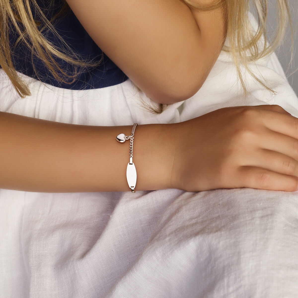 Zilveren graveerarmband met hartje – kindermaat