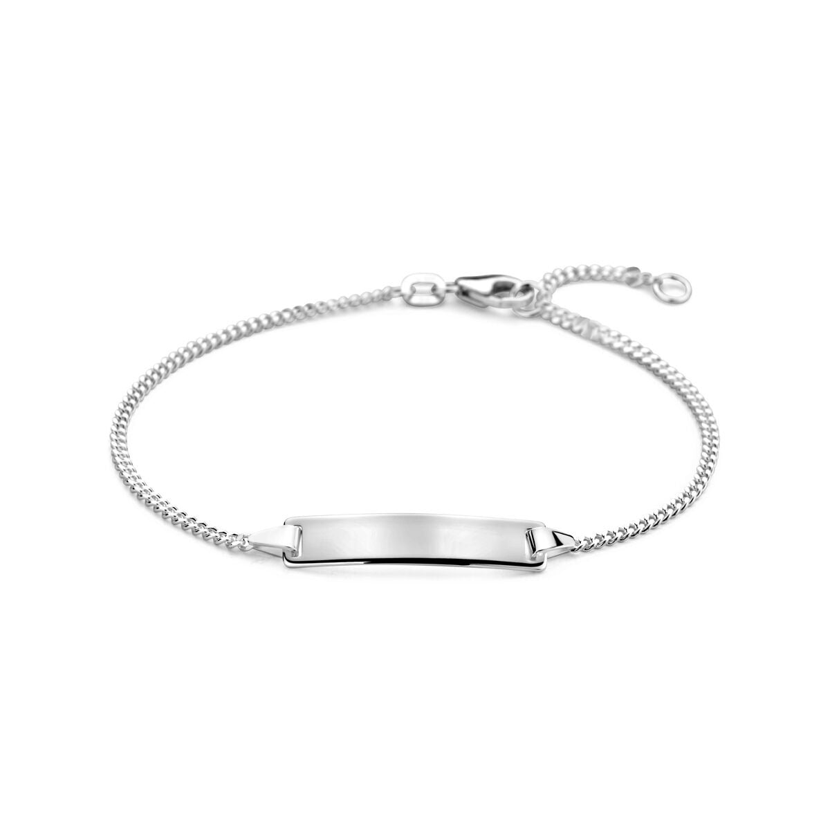 Zilveren dames armband met gourmette schakels en een gladde graveerplaat.