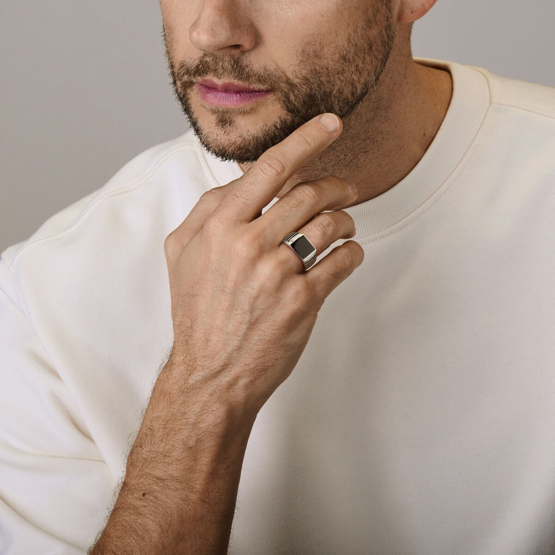 Zilveren heren zegelring met onyx – 10,5 mm breed
