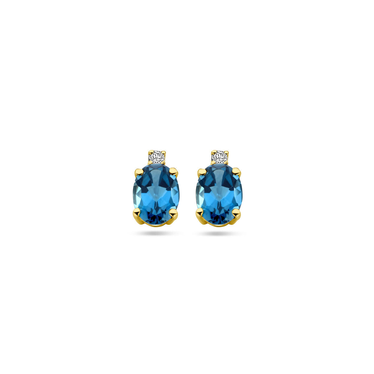 Geelgouden oorknoppen met London Blue topaas en een diamant boven de steen.