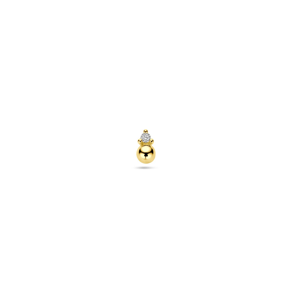 Geelgouden oorknop met een sprankelende diamant bovenop.