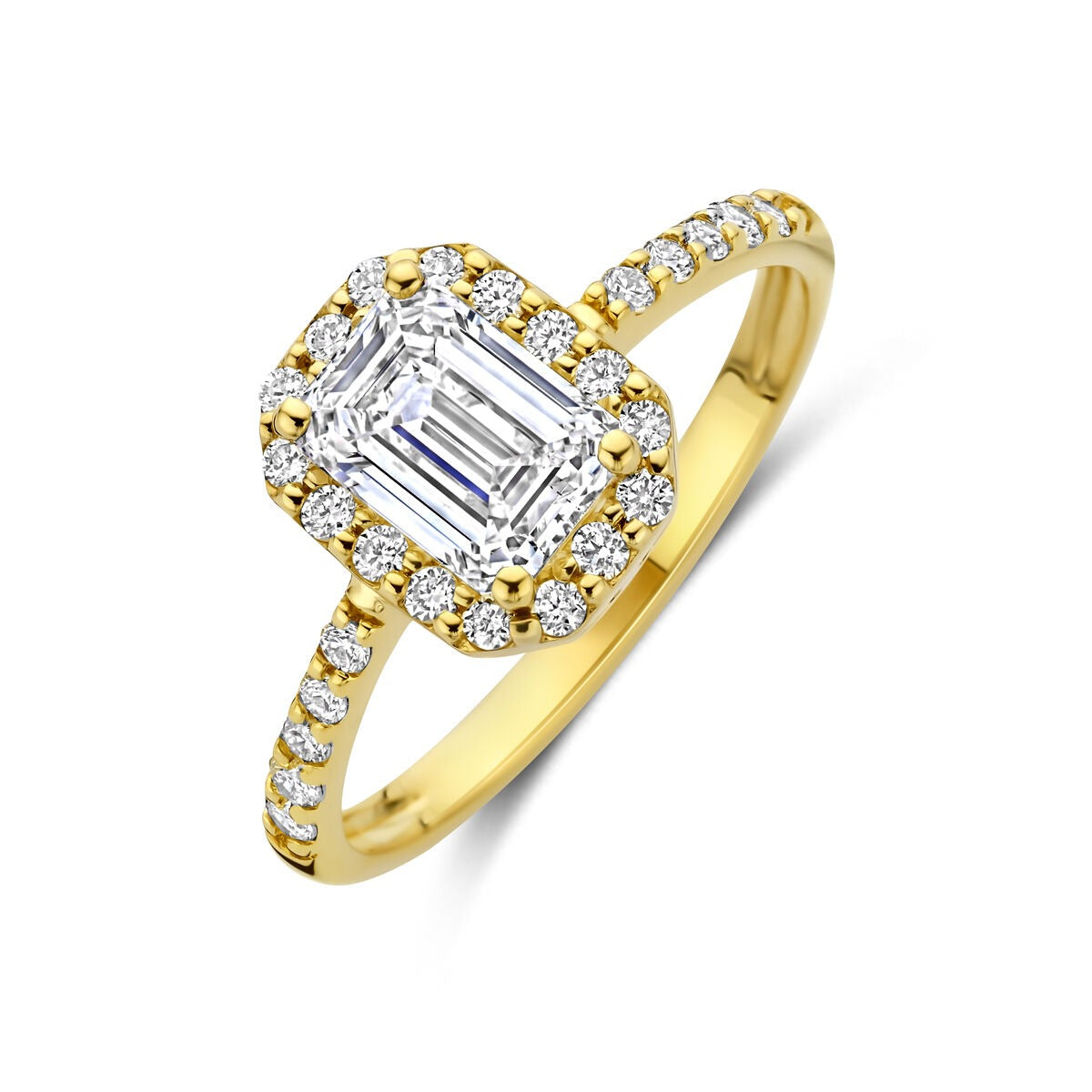 Geelgouden ring met een emerald cut lab grown diamant in het midden, omringd door kleine briljant geslepen diamanten.